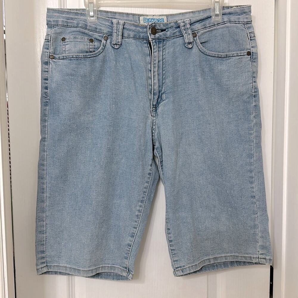 Diamante Light Wash Blue Denium Capri Jeans Embroidered Size 8